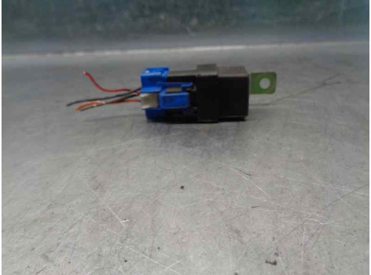 Replacement relay for Nissan Terrano/Terrano II (R20) 2.7 turbodiesel OEM IAM reference 252309F900 