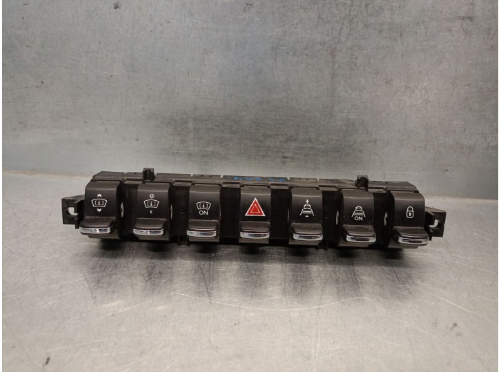 Replacement hazard warning switch for Peugeot 3008 I MPV (0U_) 2.0 HDi 150 / BlueHDi 150 OEM IAM reference 96638425XT 