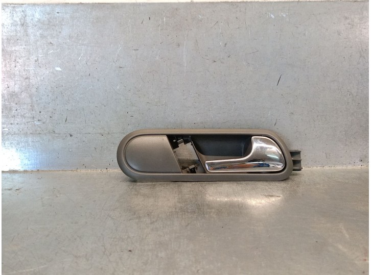 Replacement front right interior door handle for Seat Ibiza (6L1) 1.9 TDI OEM IAM reference 6L1837114E 