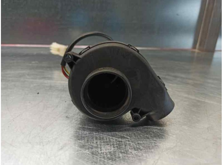 Recambio de bomba agua para land rover range rover (lm) 3.0 td6 referencia OEM IAM 30950012 