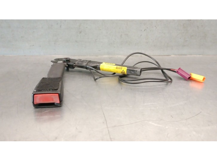 Recambio de pretensor airbag derecho para ford kuga i 2.0 tdci referencia OEM IAM 8V41A61208AB 1753704 