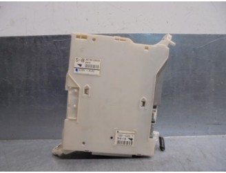 Recambio de caja reles / fusibles para lexus is 200 (ds2/is2) 220d referencia OEM IAM 8273053050  