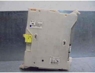 Recambio de caja reles / fusibles para lexus is 200 (ds2/is2) 220d referencia OEM IAM 8273053021  