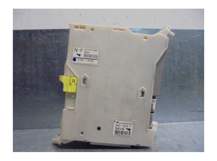 Recambio de caja reles / fusibles para lexus is 200 (ds2/is2) 220d referencia OEM IAM 8273053021 