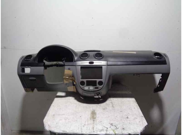 Recambio de salpicadero para chevrolet nubira wagon 2.0 diesel cat referencia OEM IAM 96615648  
