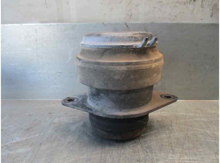 Replacement right engine mount for Seat Cordoba Sedan (6K2) 1.6 OEM IAM reference 1H0199611 