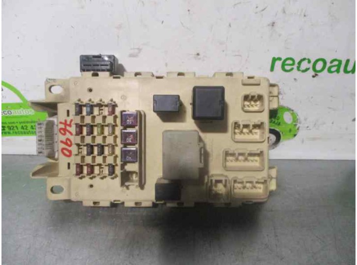 Recambio de caja reles / fusibles para toyota yaris (ncp1/nlp1/scp1) 1.0 cat referencia OEM IAM 1567000870 9098702012 