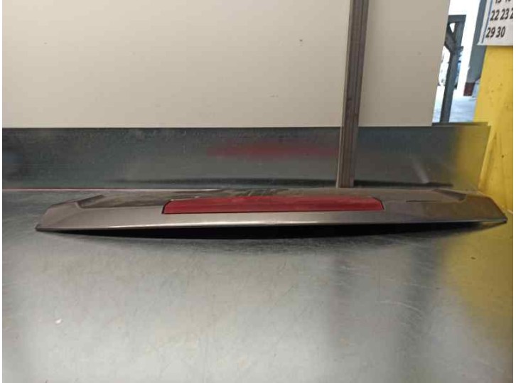 Recambio de aleron trasero para land rover range rover (lm) 3.0 td6 referencia OEM IAM DFD000050 