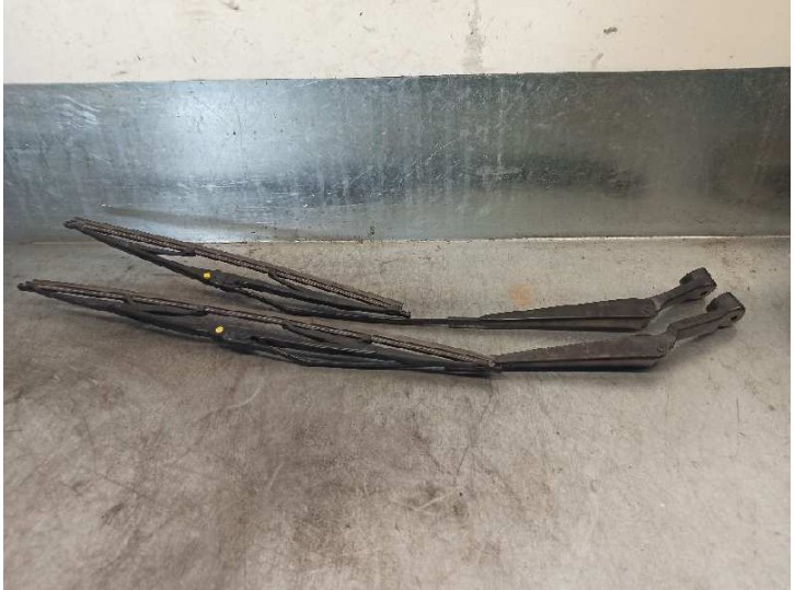 Recambio de brazo limpia delantero derecho para honda logo (ga3) 1.3i referencia OEM IAM   