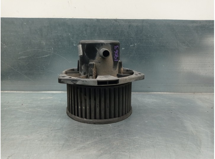 Recambio de motor calefaccion para nissan serena (c23m) 2.3 diesel referencia OEM IAM 4868330350 0130111154 BOSCH