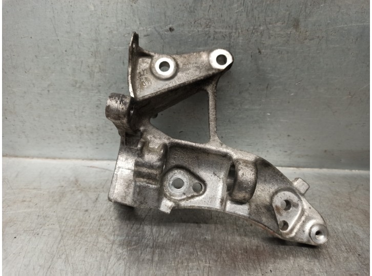 Replacement alternator bracket for Ford Focus Lim. (CB4) 1.6 TDCi CAT OEM IAM reference 9653249480 