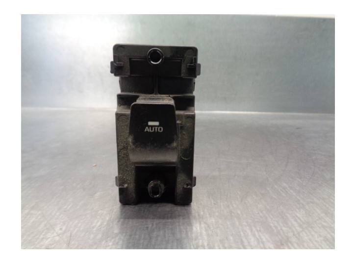 Recambio de mando elevalunas delantero derecho para hyundai ioniq referencia OEM IAM 93575G2060  