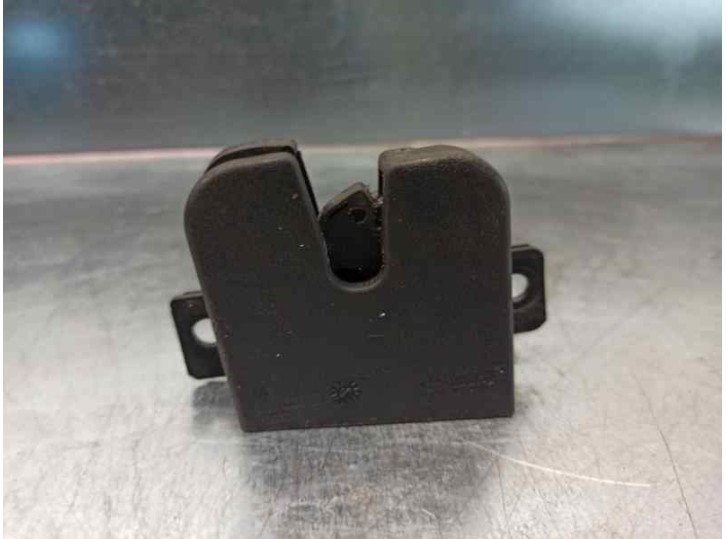 Replacement trunk / tailgate lock for Volkswagen Caddy KA/KB (2K) 1.9 TDI OEM IAM reference 2K0827506E 5 DOORS