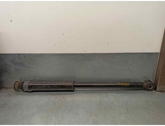 Recambio de amortiguador trasero izquierdo para renault arkana referencia OEM IAM 562100741R  MANDO