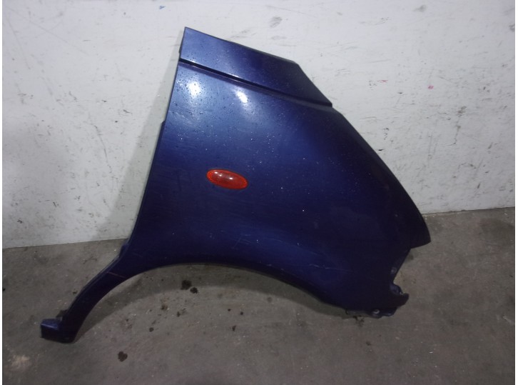 Recambio de aleta delantera derecha para nissan serena (c23m) 2.3 diesel referencia OEM IAM 631009C030 AZUL 