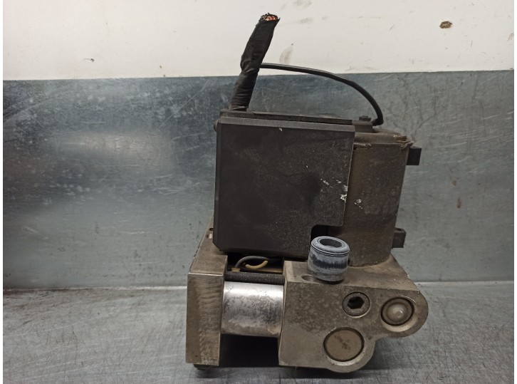 ABS replacement part for Volvo 740 series sedan/estate 2.3 turbo cat OEM IAM reference 3530871 0265205010 BOSCH