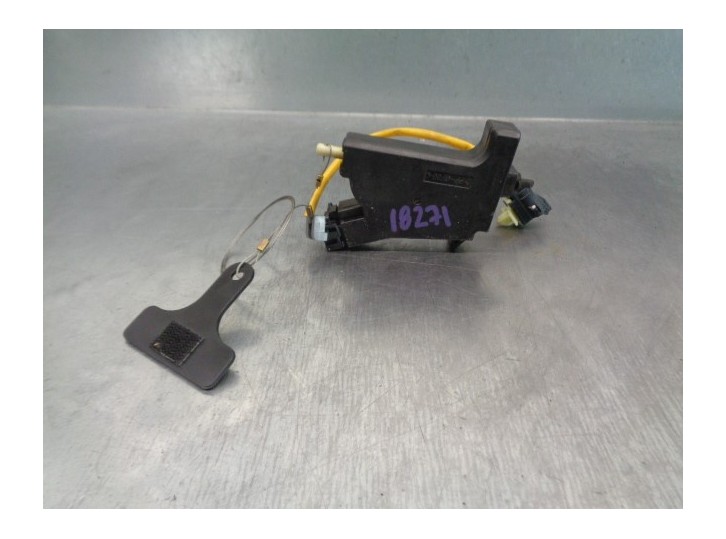 Recambio de motor tapa deposito combustible para hyundai ioniq referencia OEM IAM 81590G2000  