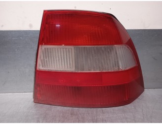 Recambio de piloto trasero derecho para opel vectra b berlina 2.0 dti referencia OEM IAM 90568049 6 PINES 4 PUERTAS