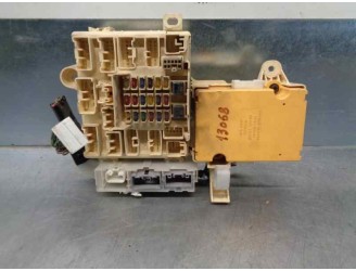 Recambio de caja reles / fusibles para lexus is200 (gxe10) 2.0 cat referencia OEM IAM 8922153100  