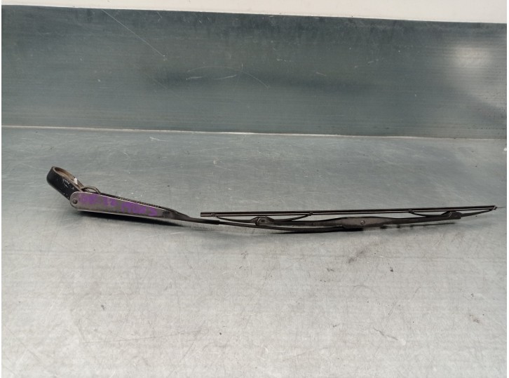 Replacement rear wiper arm for Nissan Serena (C23M) 2.3 Diesel OEM IAM reference 2878041B10 