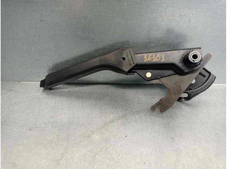Replacement handbrake lever for Volvo 740 Series saloon/estate 2.3 turbo cat OEM IAM reference 6819580 