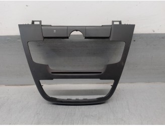 Replacement front moldings for Opel Insignia saloon 2.0 CDTi CAT OEM IAM reference 13273253 