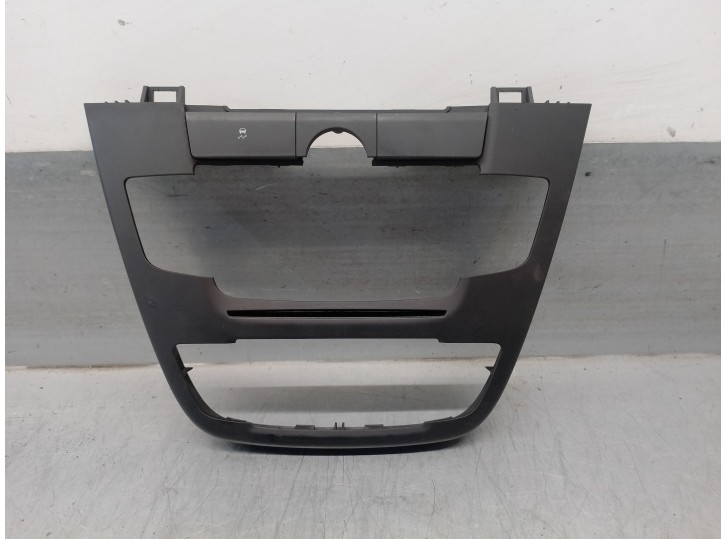 Recambio de molduras delanteras para opel insignia berlina 2.0 cdti cat referencia OEM IAM 13273253  