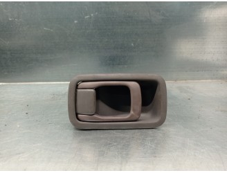 Replacement right front interior door handle for Nissan Serena (C23M) 2.3 diesel OEM IAM reference 806709C001 5 DOORS