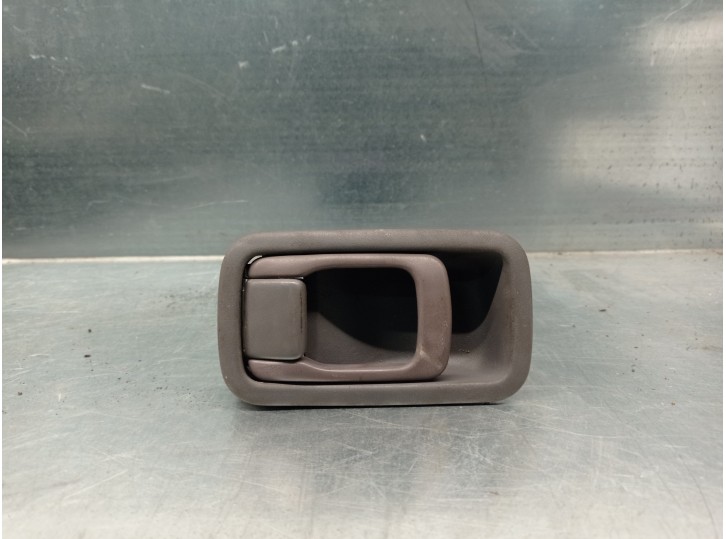Replacement right front interior door handle for Nissan Serena (C23M) 2.3 diesel OEM IAM reference 806709C001 5 DOORS