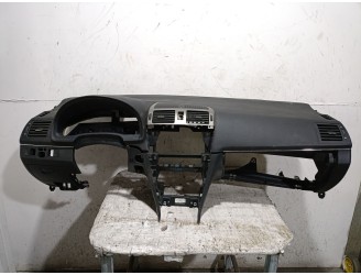 Recambio de salpicadero para toyota avensis station wagon (_t27_) 2.0 d-4d (adt270_) referencia OEM IAM 5530205051C0 5530205051C