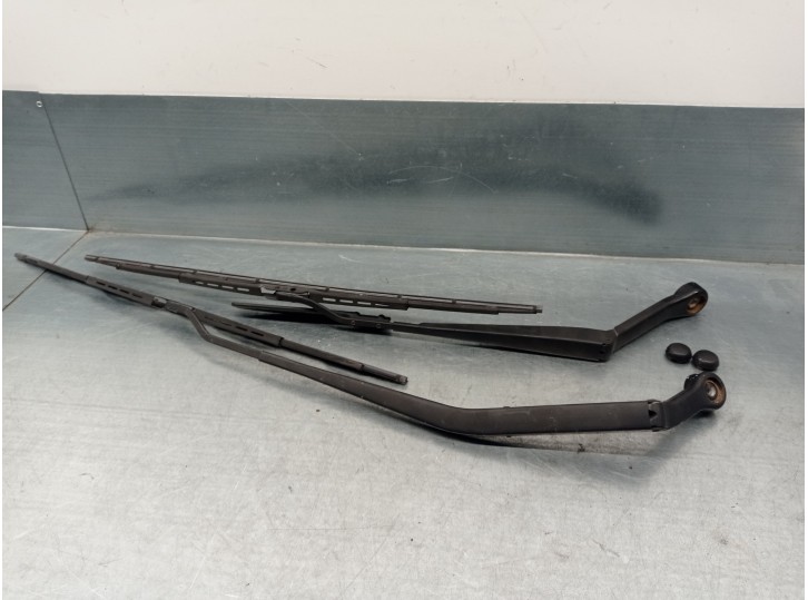 Recambio de brazo limpia delantero derecho para nissan serena (c23m) 2.3 diesel referencia OEM IAM 288869C003  