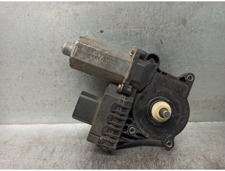 Recambio de motor elevalunas delantero izquierdo para ford mondeo iii sedán (b4y) 1.8 16v referencia OEM IAM 0130821770 8 PINES 