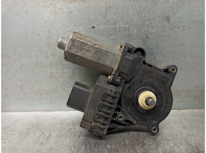 Recambio de motor elevalunas delantero izquierdo para ford mondeo iii sedán (b4y) 1.8 16v referencia OEM IAM 0130821770 8 PINES 