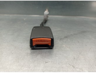 Recambio de enganche cinturon para nissan serena (c23m) 2.3 diesel referencia OEM IAM 888227C300  5 PUERTAS