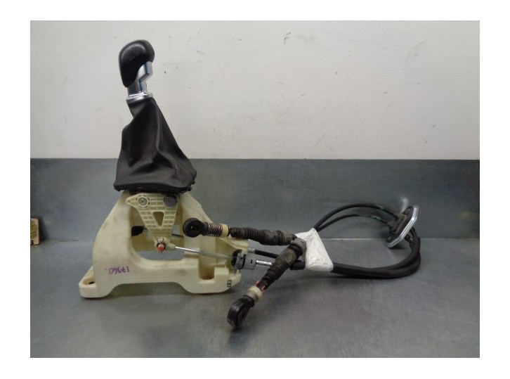 Recambio de palanca cambio para hyundai ix20 1.4 crdi cat referencia OEM IAM 437001K410EQ  