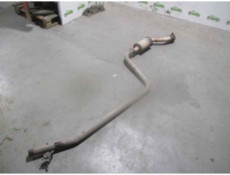 Recambio de tubo escape central para opel vivaro 1.9 cdti cat (f9q-760 / l08) referencia OEM IAM 300-1402 BOSAL