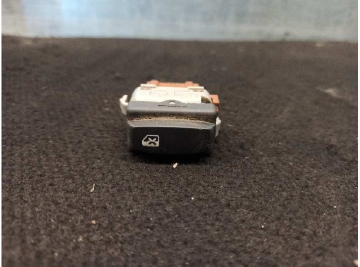 Recambio de mando para renault megane ii classic berlina 1.9 dci diesel referencia OEM IAM 8200364795  