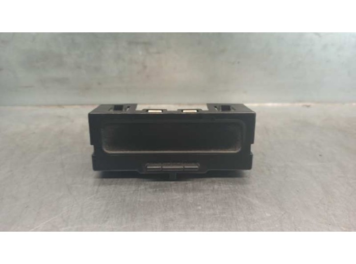 Recambio de pantalla multifuncion para renault megane ii familiar 1.6 16v referencia OEM IAM 8200107839B 216676711 