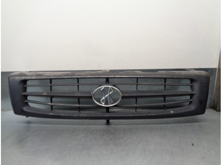 Recambio de rejilla delantera para hyundai galloper 2.5 referencia OEM IAM HR630237BK  
