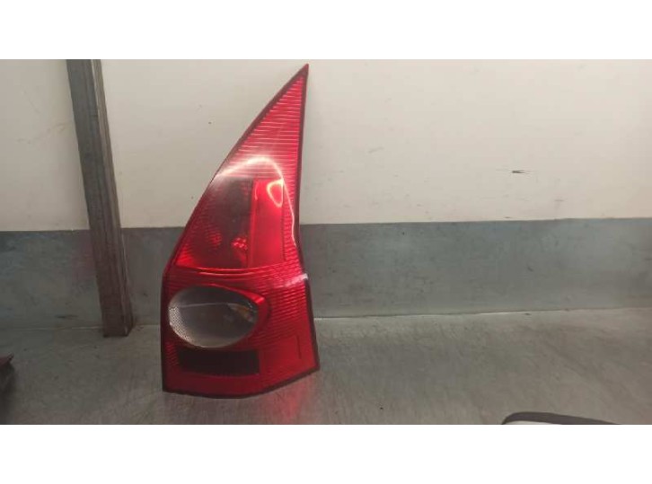 Recambio de piloto trasero derecho para renault megane ii familiar 1.6 16v referencia OEM IAM 8200142683  