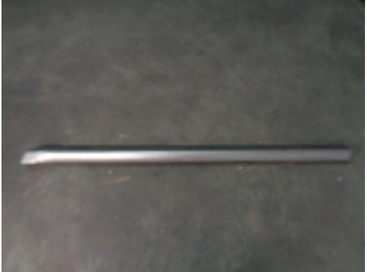 Recambio de spoiler talonera lateral izquierda para hyundai galloper 2.5 referencia OEM IAM HR650930 