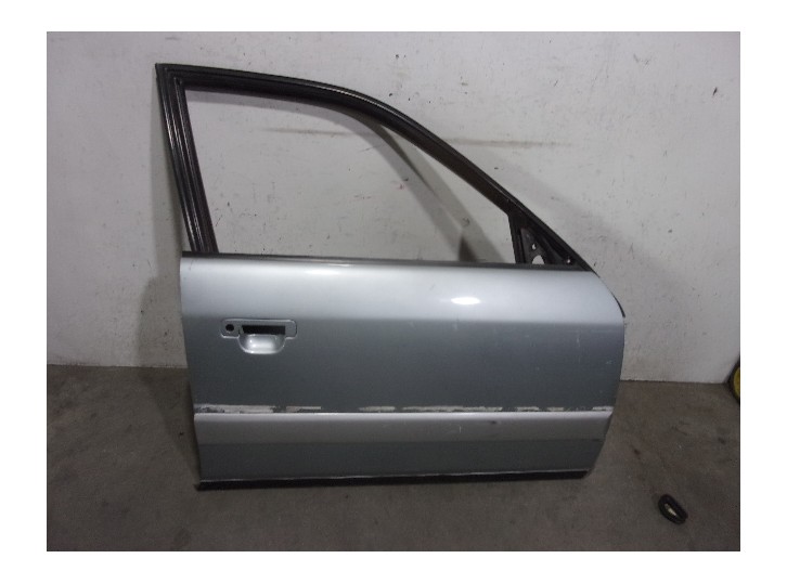 Recambio de puerta delantera derecha para audi a6 berlina (c4) 2.3 referencia OEM IAM 4A0831052A GRIS 4 PUERTAS