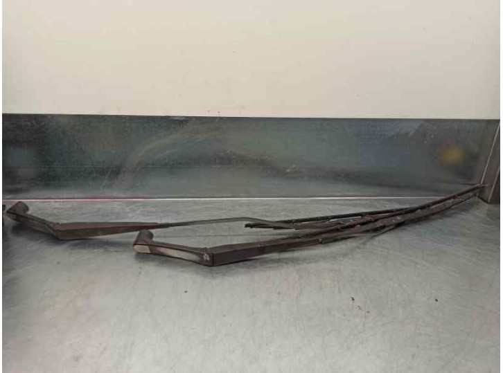 Recambio de brazo limpia delantero derecho para smart forfour 1.3 cat referencia OEM IAM 6829  