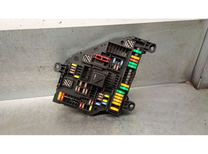 Recambio de caja reles / fusibles para bmw x3 (f25) xdrive 20 d referencia OEM IAM 9315151 9315151 