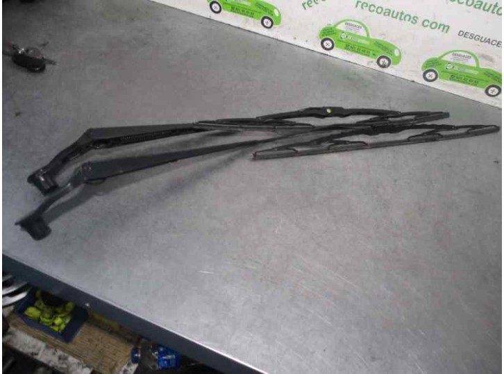 Replacement front right wiper arm for Chrysler 300 M (LR) 3.5 CAT OEM IAM reference 5011204AB 