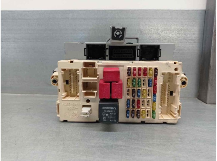 Recambio de caja reles / fusibles para fiat stilo (192) 1.9 jtd 80 active referencia OEM IAM 46797609 