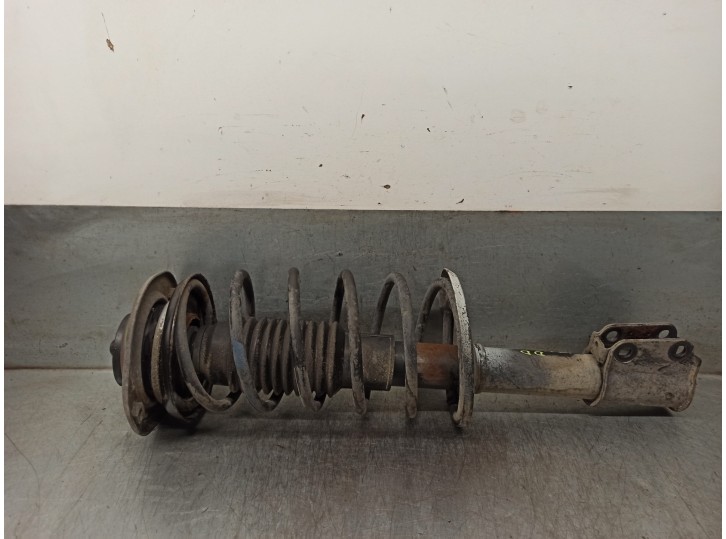 Replacement front right shock absorber for Renault 5 (B/C40) 1.1 OEM IAM reference 7701478772 