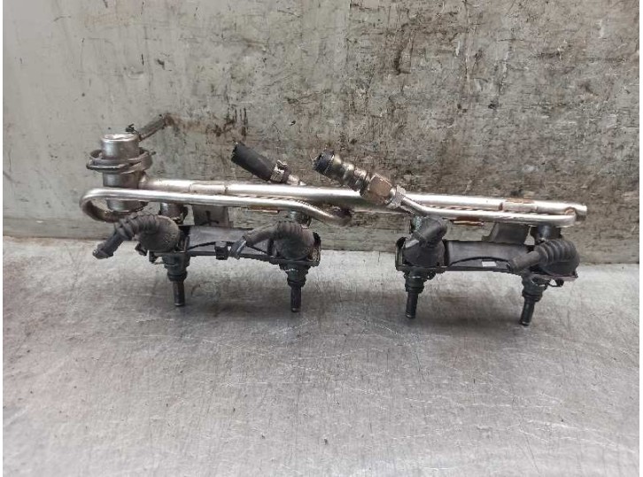 Recambio de rampa inyectora para audi a4 berlina (b5) 1.8 20v referencia OEM IAM 06B133681 