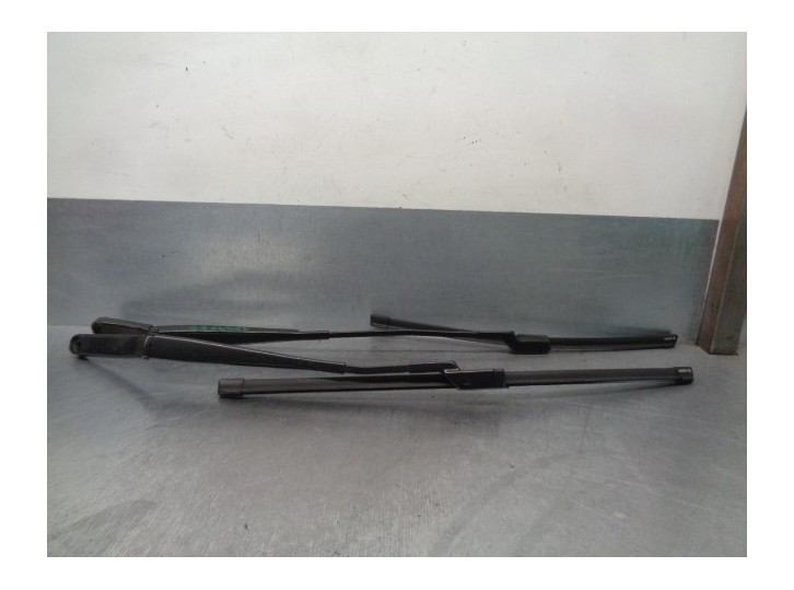 Recambio de brazo limpia delantero derecho para volkswagen passat variant (3c5) 2.0 tdi referencia OEM IAM 3C1955409C 3C1955410B