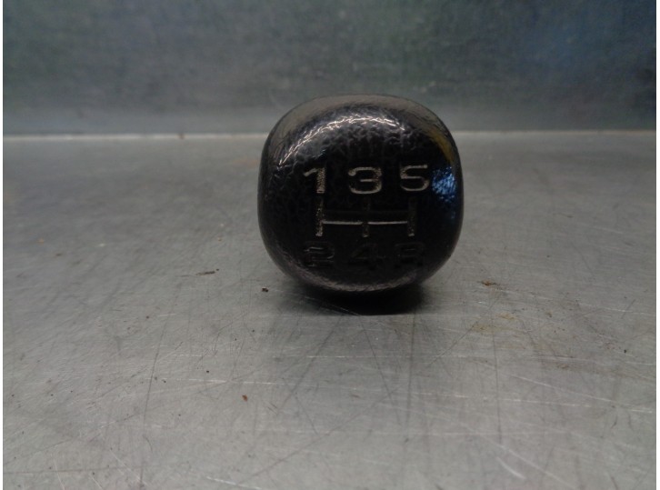 Replacement gear stick knob for Hyundai Galloper 2.5 OEM IAM reference 